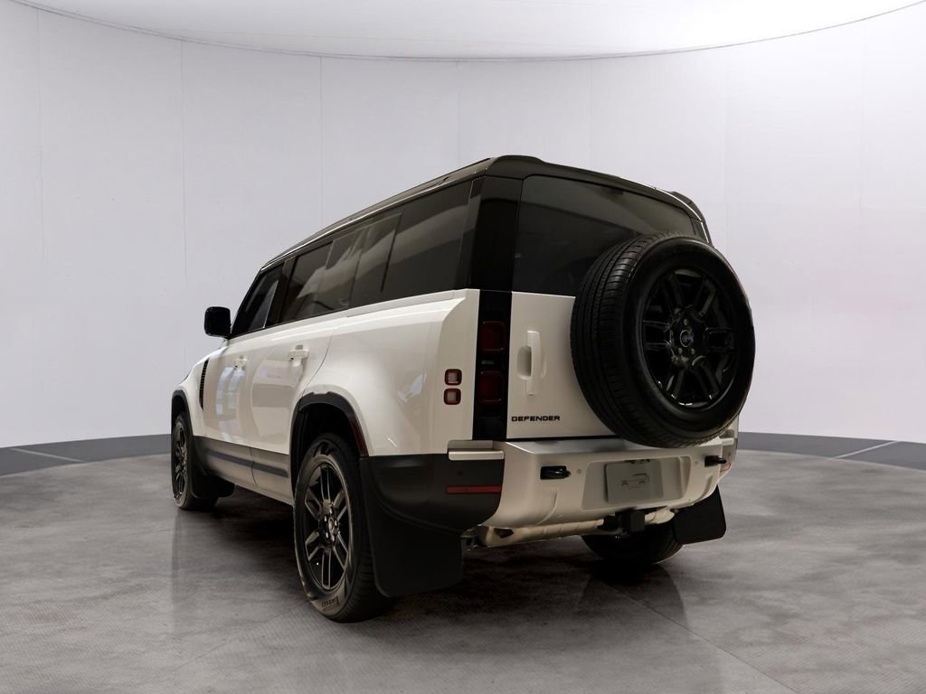 New 2025 Land Rover Defender 110 S image 7