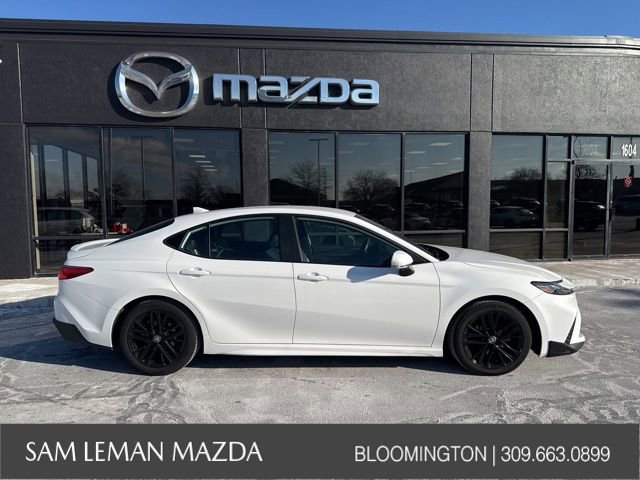 Used 2025 Toyota Camry SE image 12