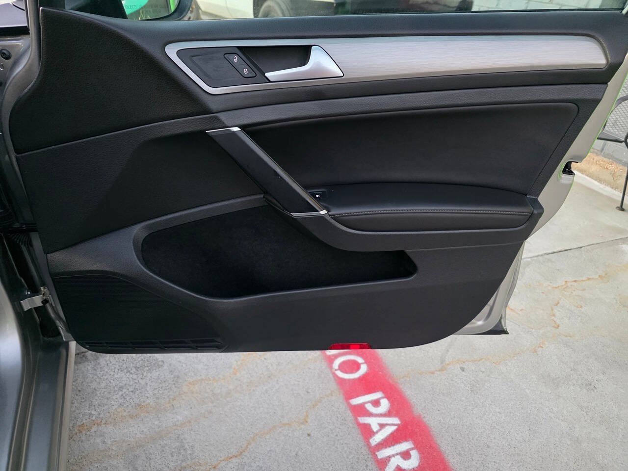 Used 2015 Volkswagen Golf S FWD image 26
