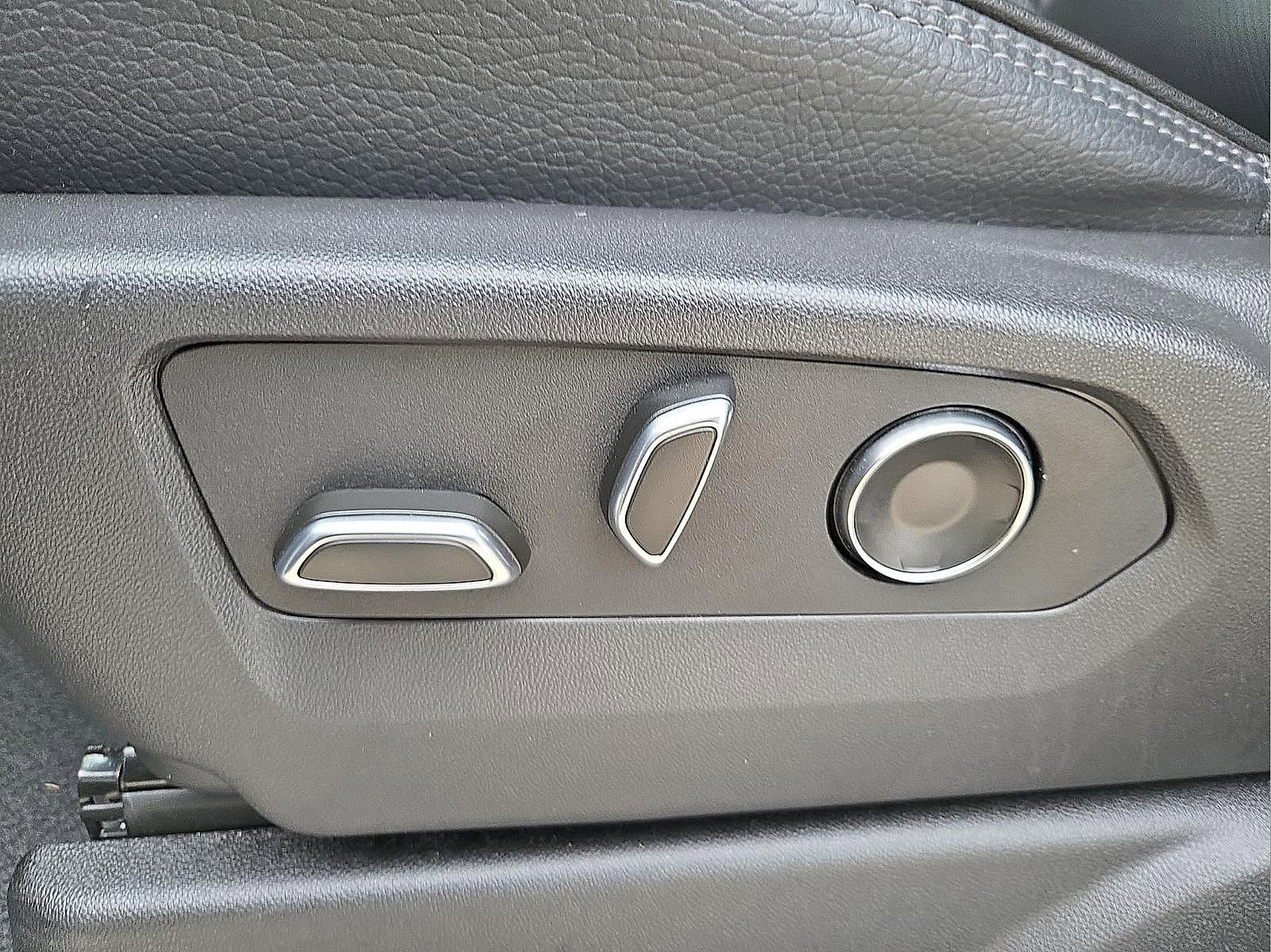 Used 2025 GMC Yukon Denali image 16