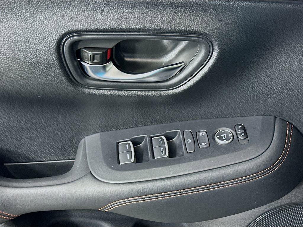 Used 2025 Honda HR-V Sport image 17