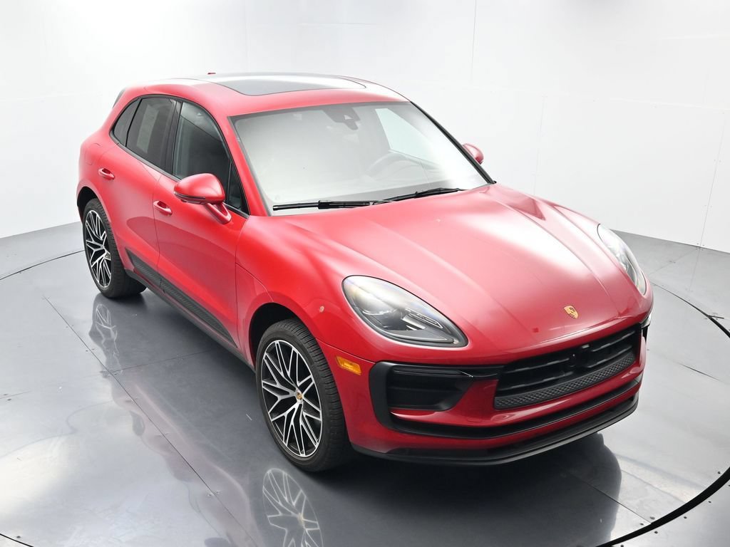 Certified 2025 Porsche Macan AWD/4WD image 43