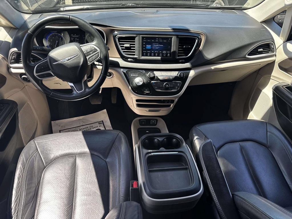 Used 2018 Chrysler Pacifica Touring-L FWD image 7