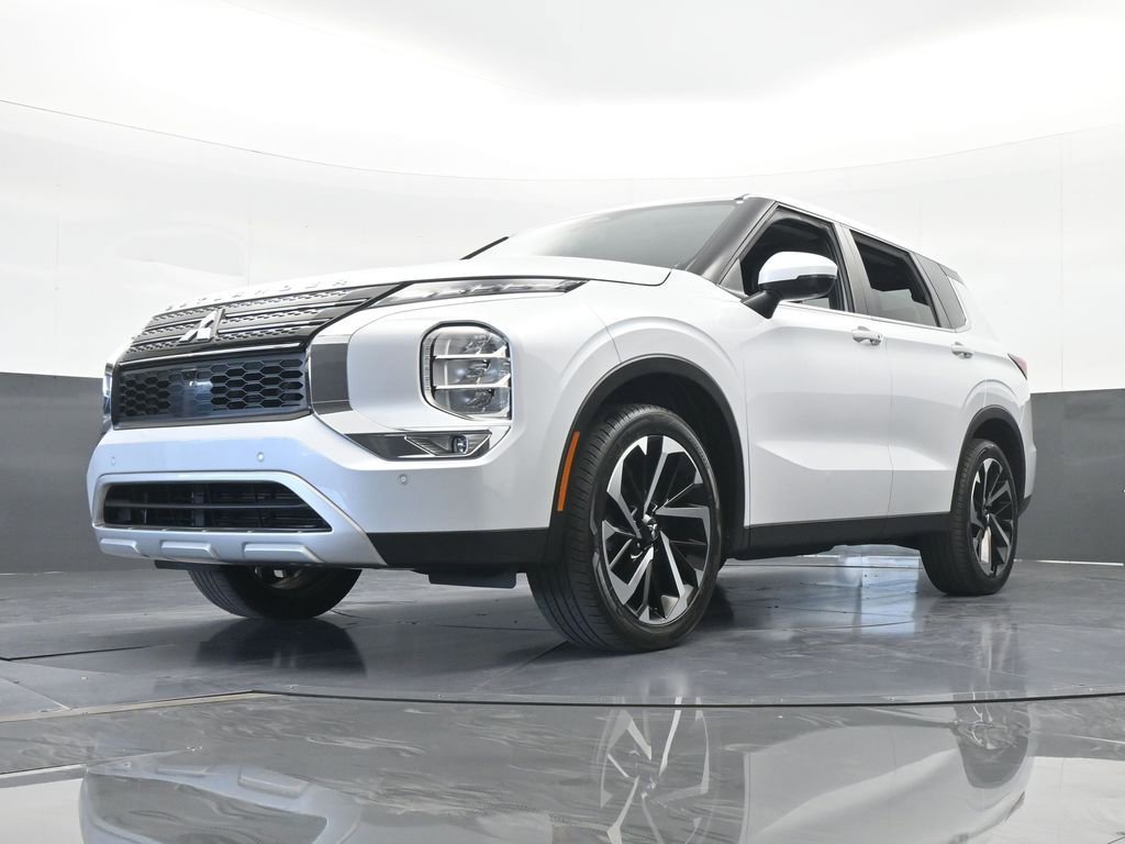 Used 2023 Mitsubishi Outlander SE image 63