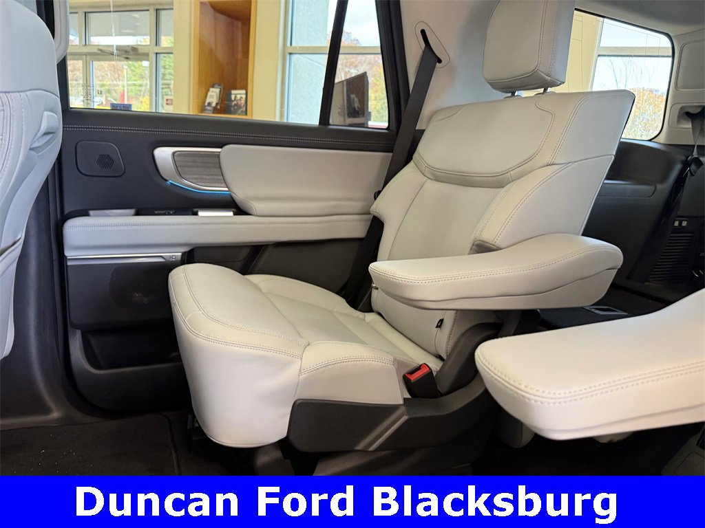 New 2025 Ford Expedition Platinum w/ Driver's Package image 15