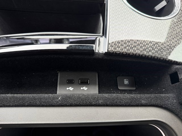 Certified 2025 Cadillac Escalade ESV V AWD/4WD image 5