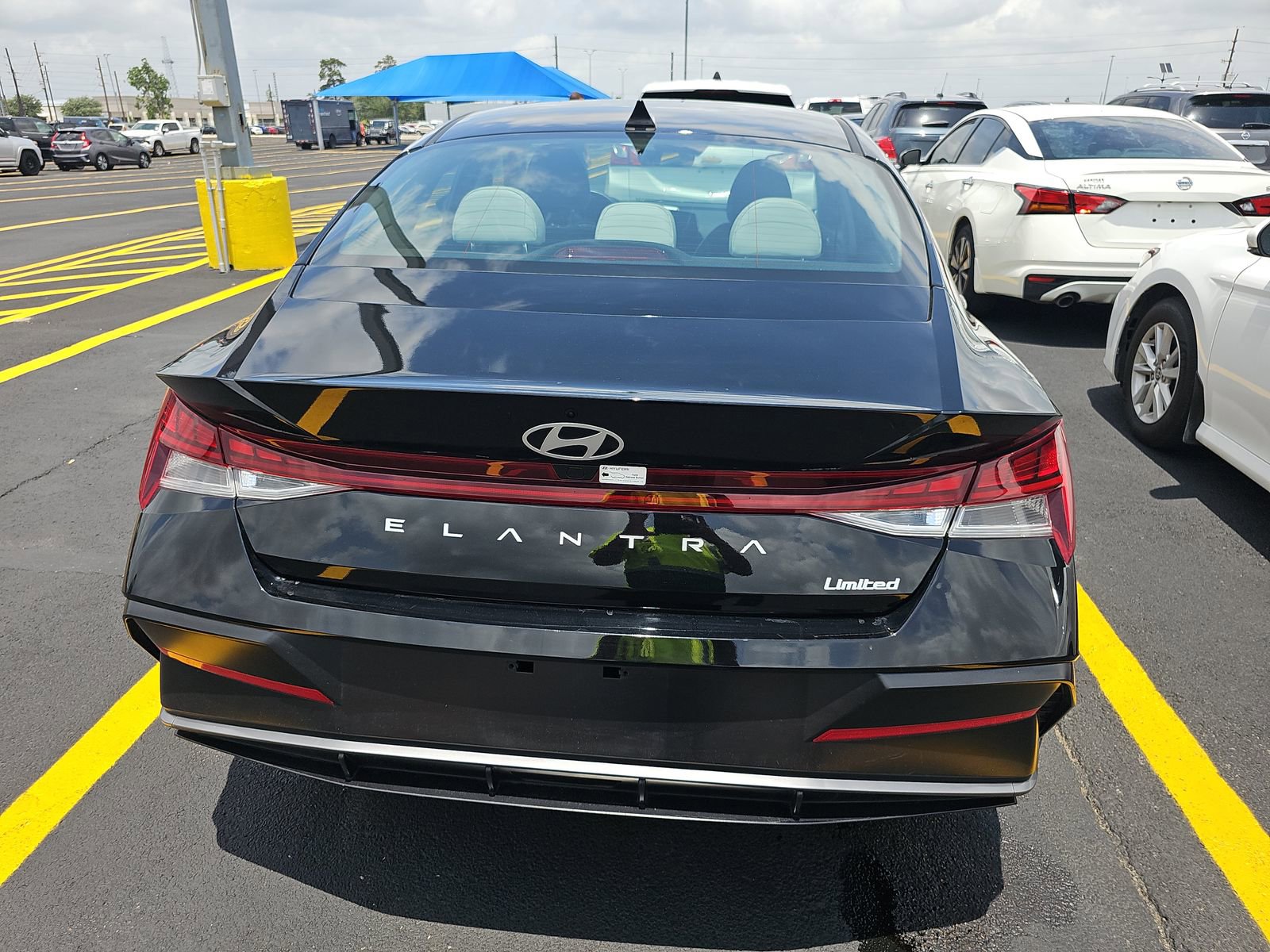 Used 2025 Hyundai Elantra Limited FWD image 7