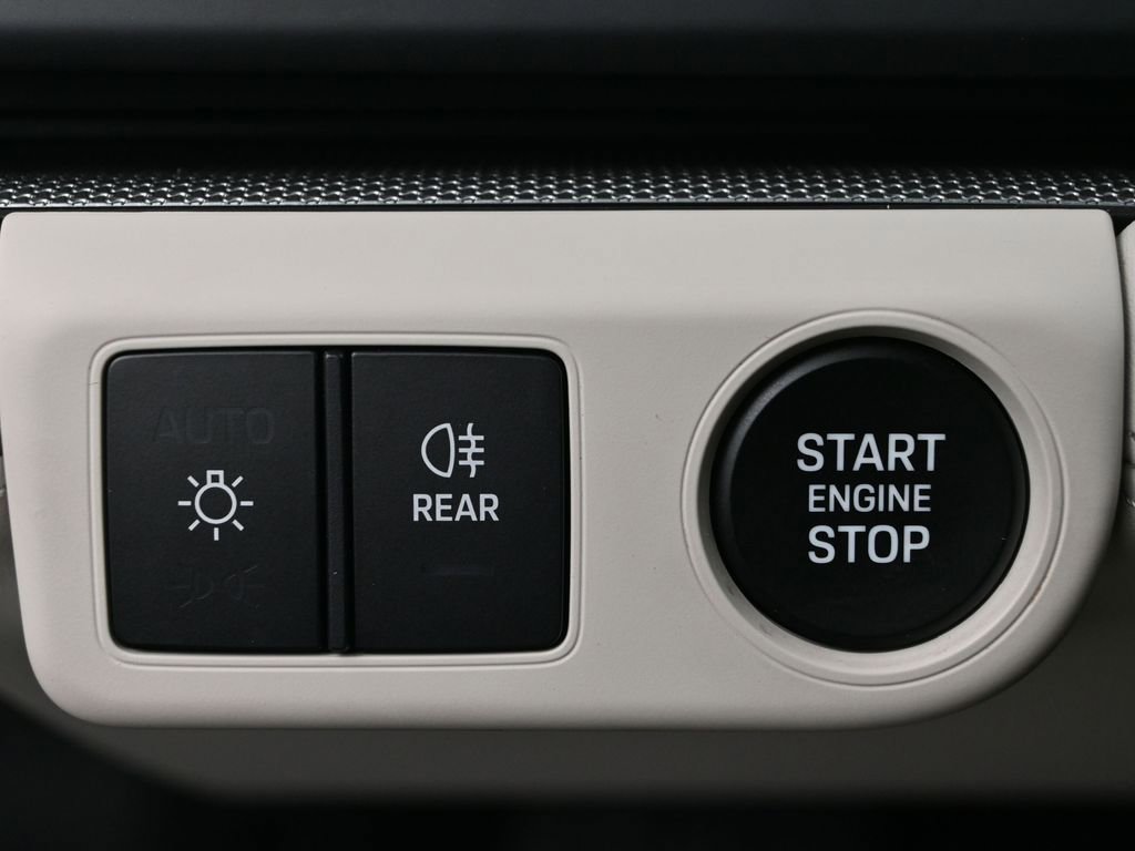 Used 2026 Porsche Panamera 4 image 23