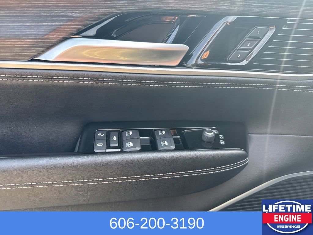 Used 2024 Jeep Wagoneer Series II w/ Flexible Seating Group image 28