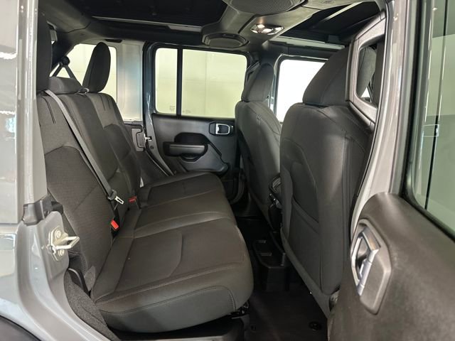 Used 2023 Jeep Wrangler Unlimited w/ Sun & Screen Package image 27