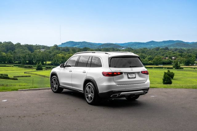 Used 2024 Mercedes-Benz GLS 450 4MATIC image 4