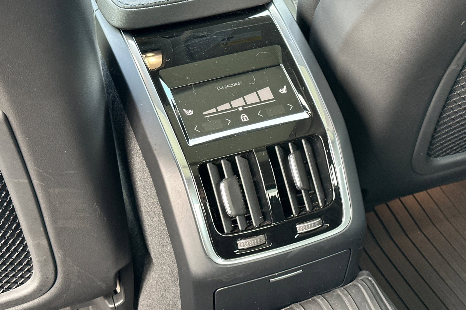 Used 2025 Volvo S90 B6 Plus w/ Protection Package Premier image 13