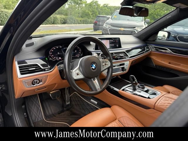 Used 2022 BMW M760i xDrive w/ Luxury Rear Seating Package AWD/4WD image 11