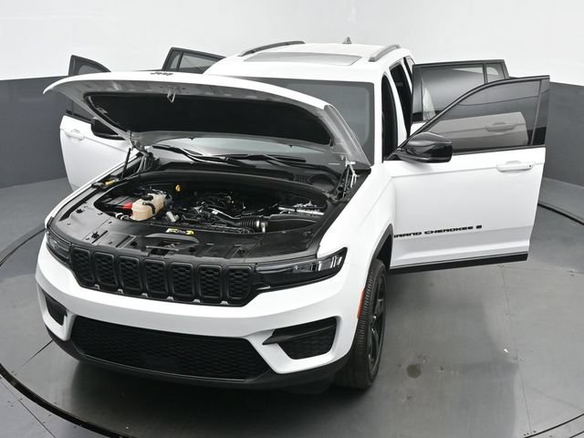 Used 2023 Jeep Grand Cherokee Altitude AWD/4WD image 60
