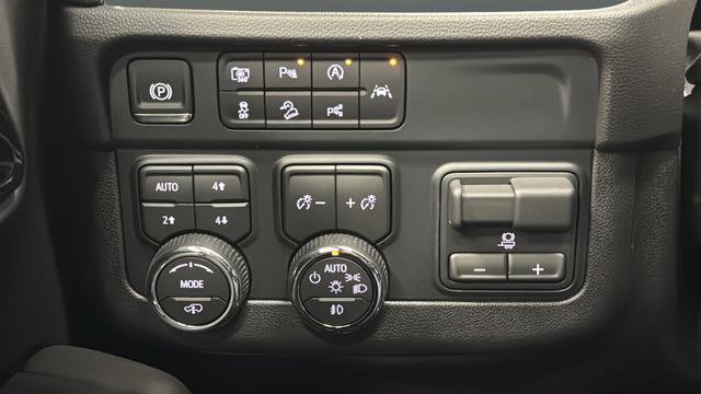 Used 2026 Chevrolet Suburban High Country AWD/4WD image 33