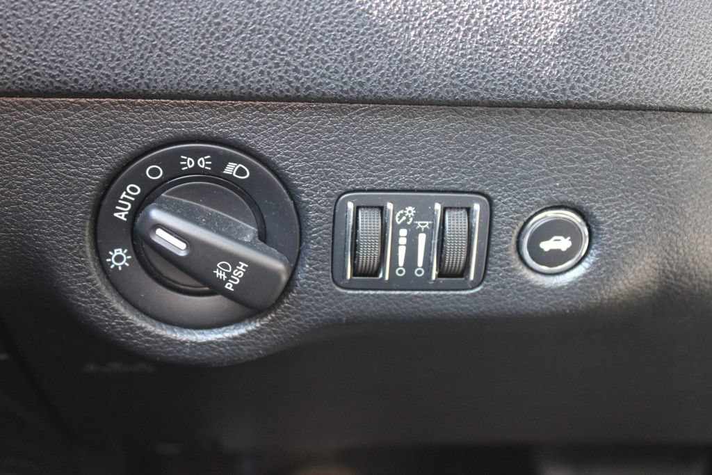 Used 2016 Dodge Charger SXT RWD image 27
