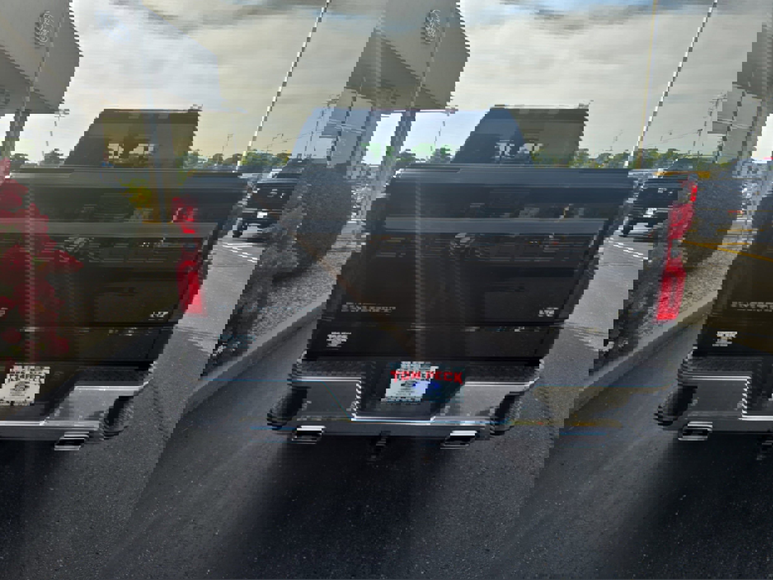 Used 2023 Chevrolet Silverado 1500 LTZ w/ Technology Package image 7