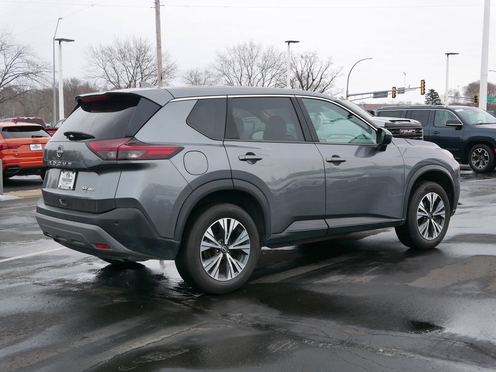 Used 2023 Nissan Rogue SV image 3
