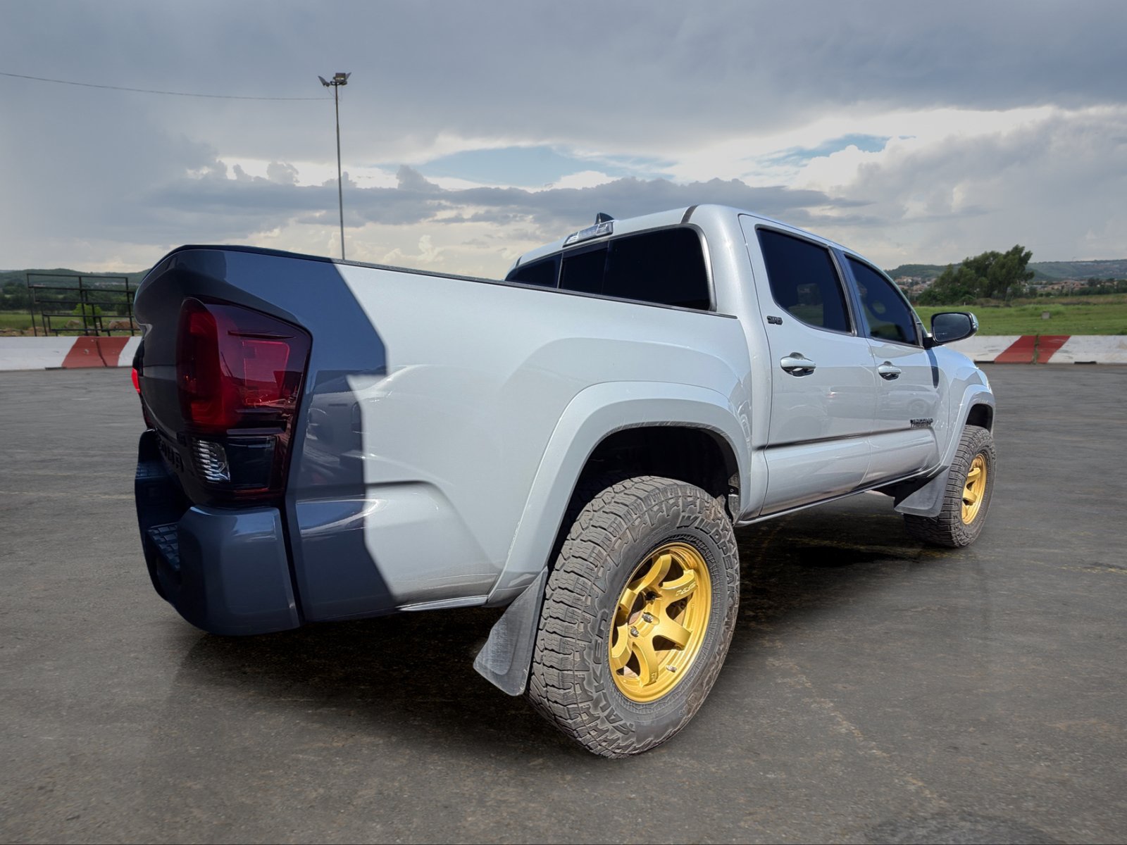 Used 2021 Toyota Tacoma SR5 w/ Technology Package AWD/4WD image 3