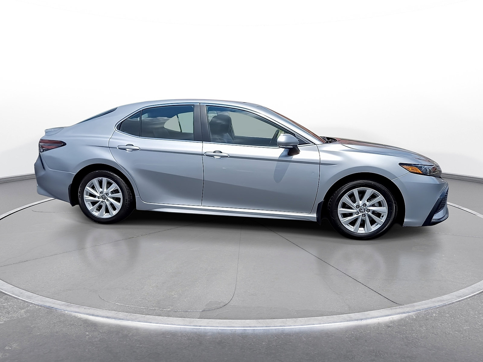 Used 2024 Toyota Camry SE FWD image 9