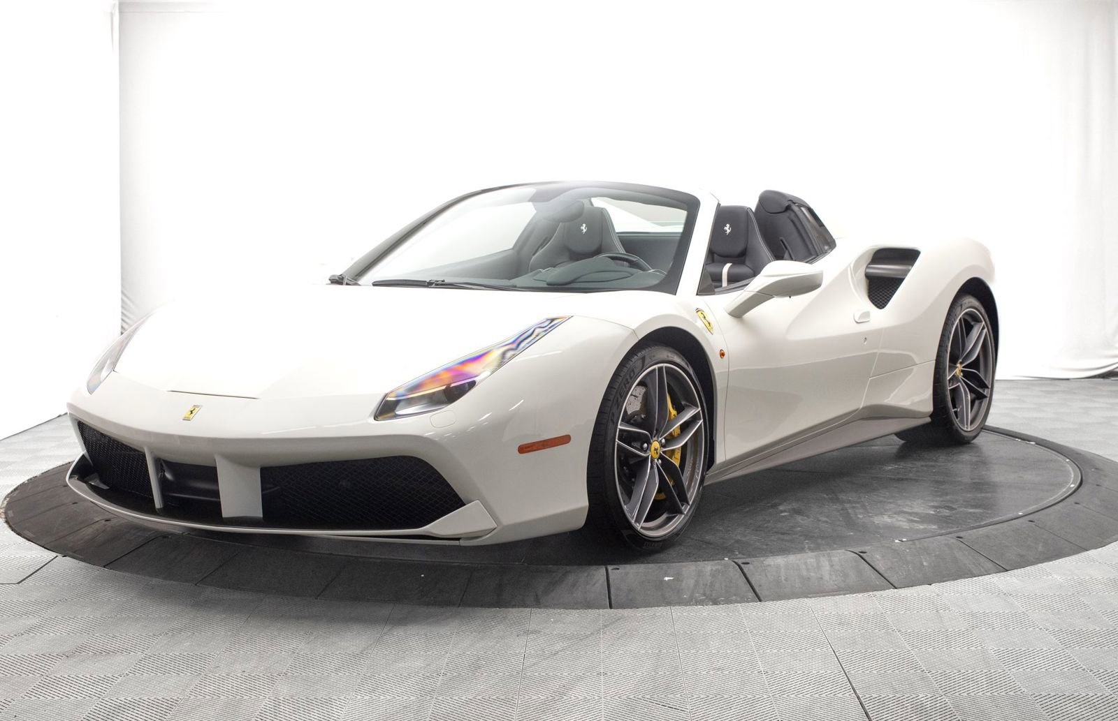 Used 2017 Ferrari 488 Spider image 11