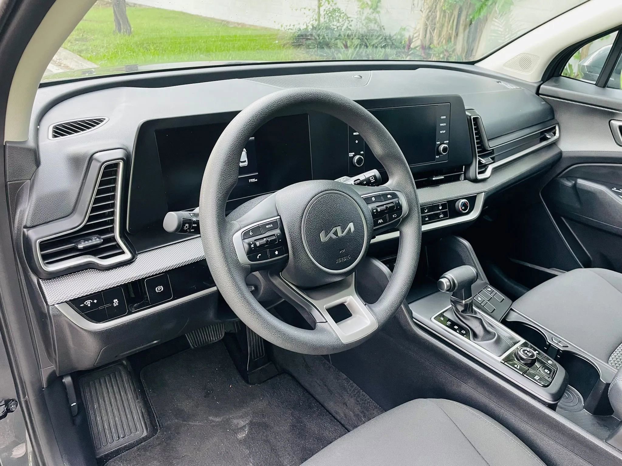 Used 2023 Kia Sportage LX image 11