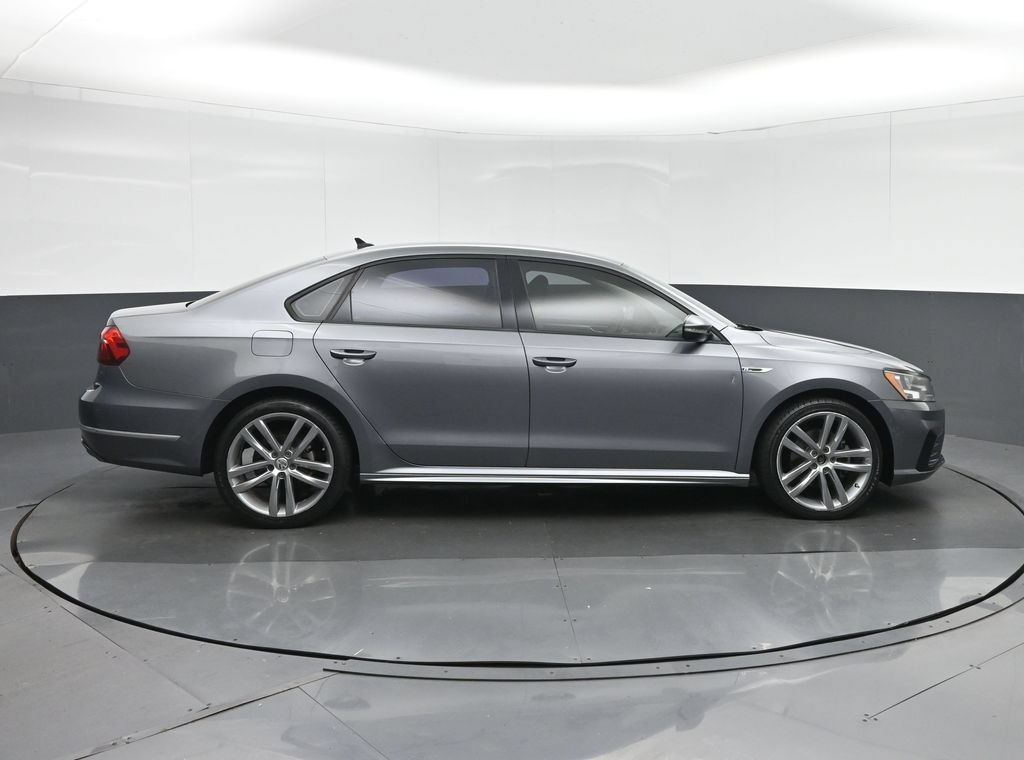 Used 2018 Volkswagen Passat 2.0T R-Line FWD image 8