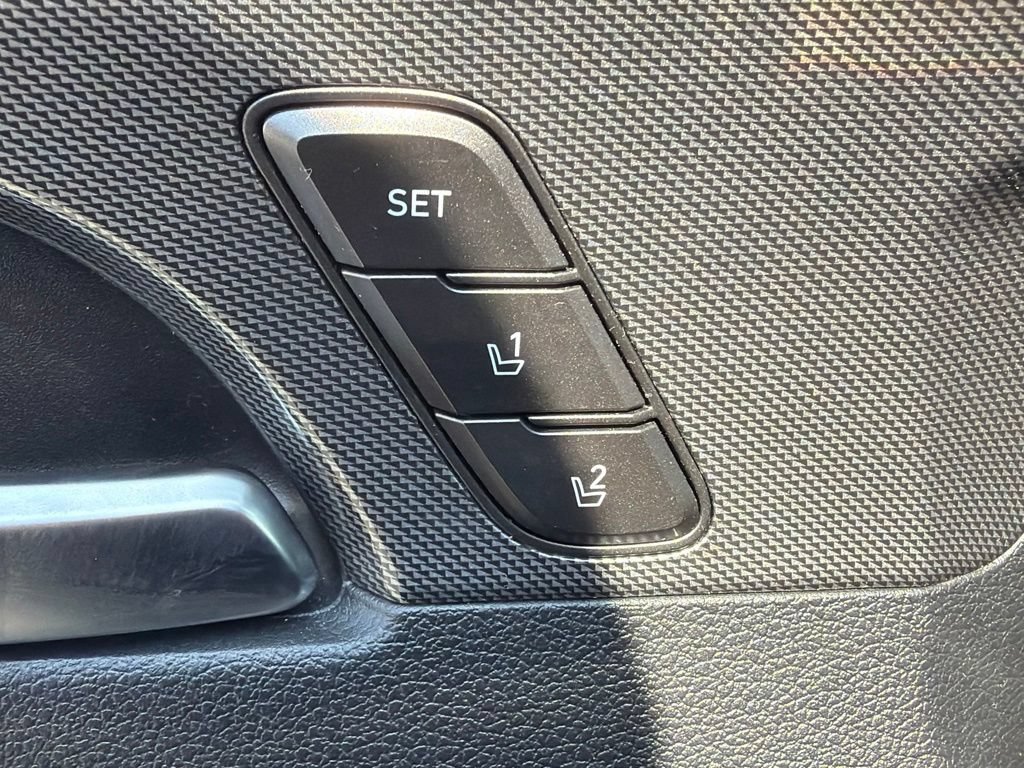 Used 2023 Hyundai Santa Fe Limited AWD/4WD image 11