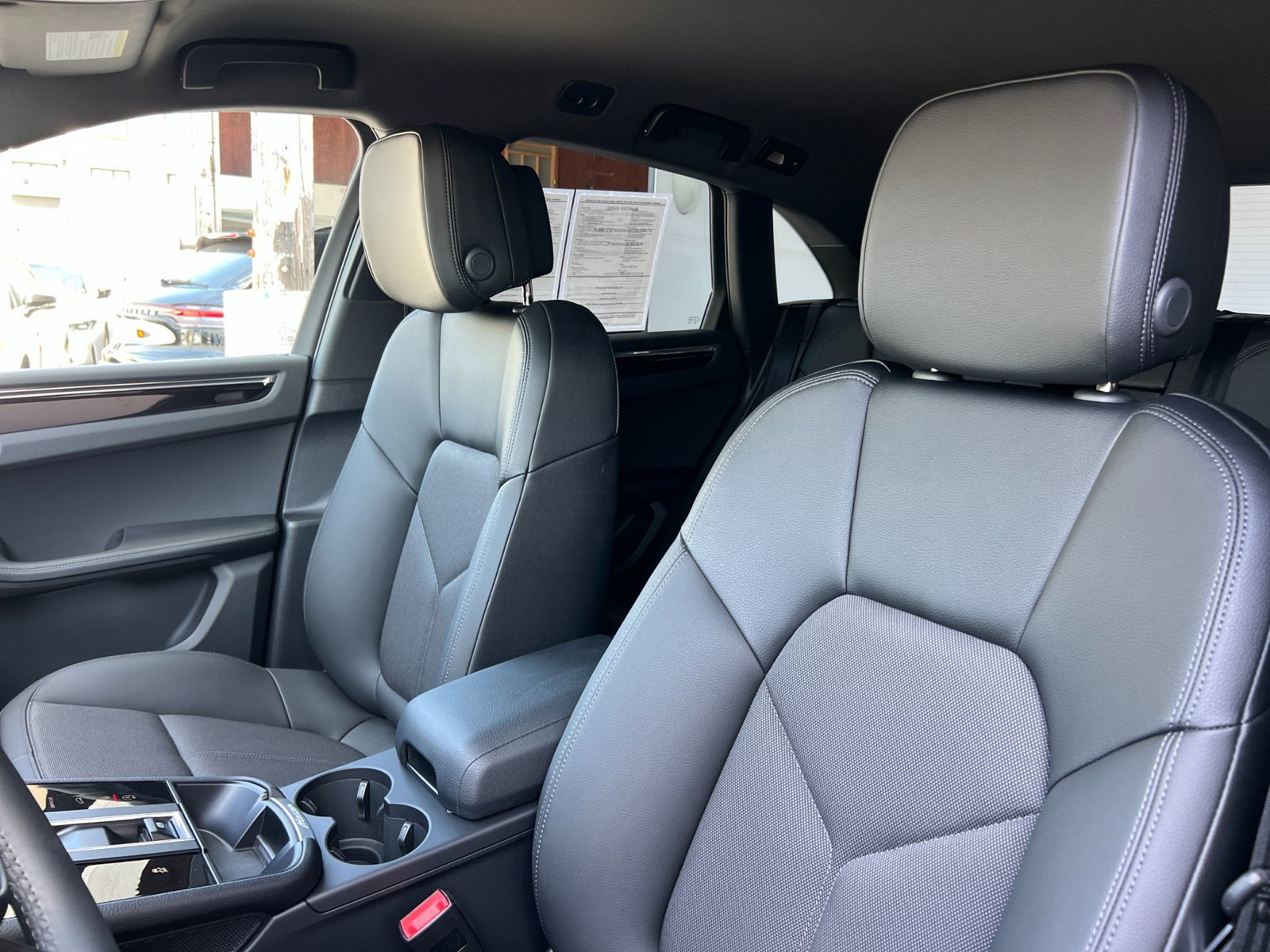 Certified 2026 Porsche Macan AWD/4WD image 5