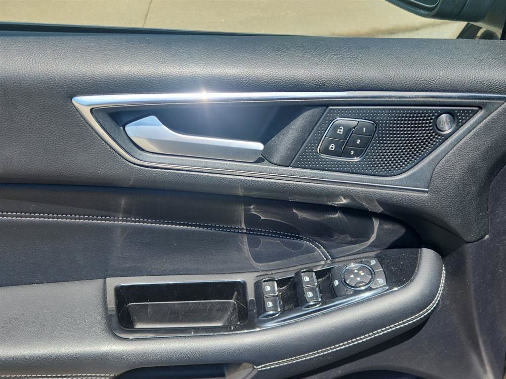 Used 2019 Ford Edge Titanium w/ Equipment Group 301A AWD/4WD image 15