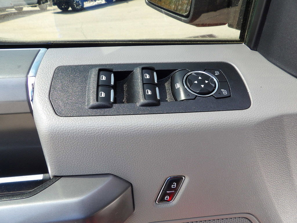 Used 2020 Ford F150 XLT w/ Equipment Group 302A Luxury AWD/4WD image 15