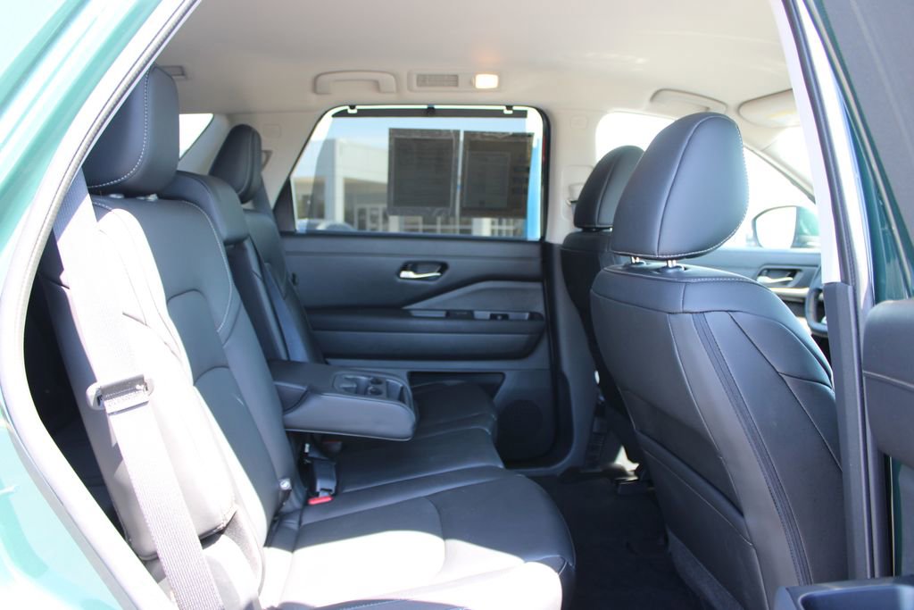Used 2025 Nissan Pathfinder SL image 34