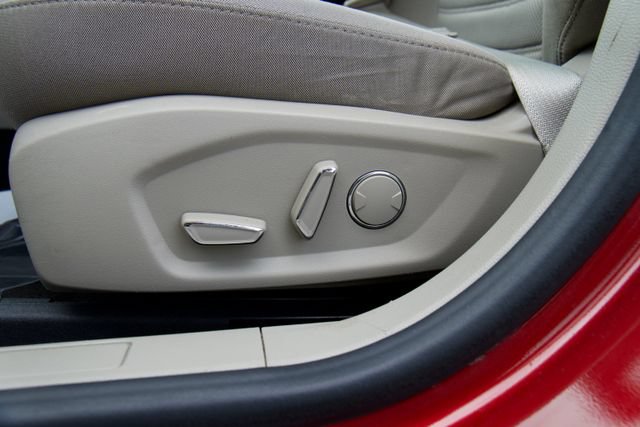 Used 2019 Ford Fusion SE FWD image 17