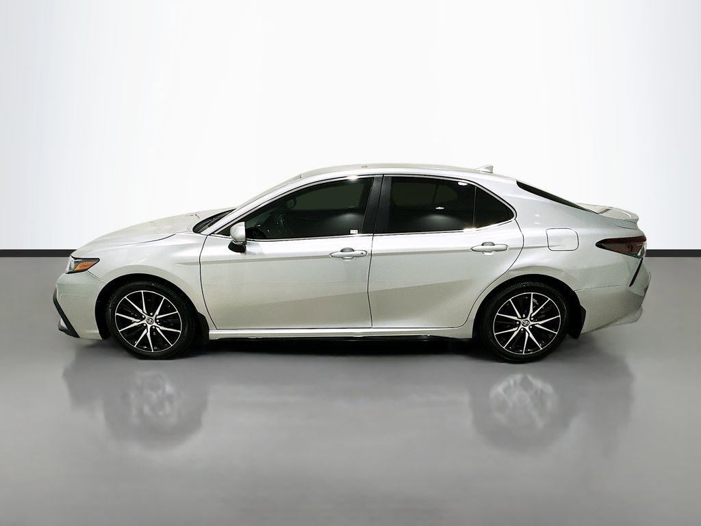 Used 2024 Toyota Camry SE FWD image 4