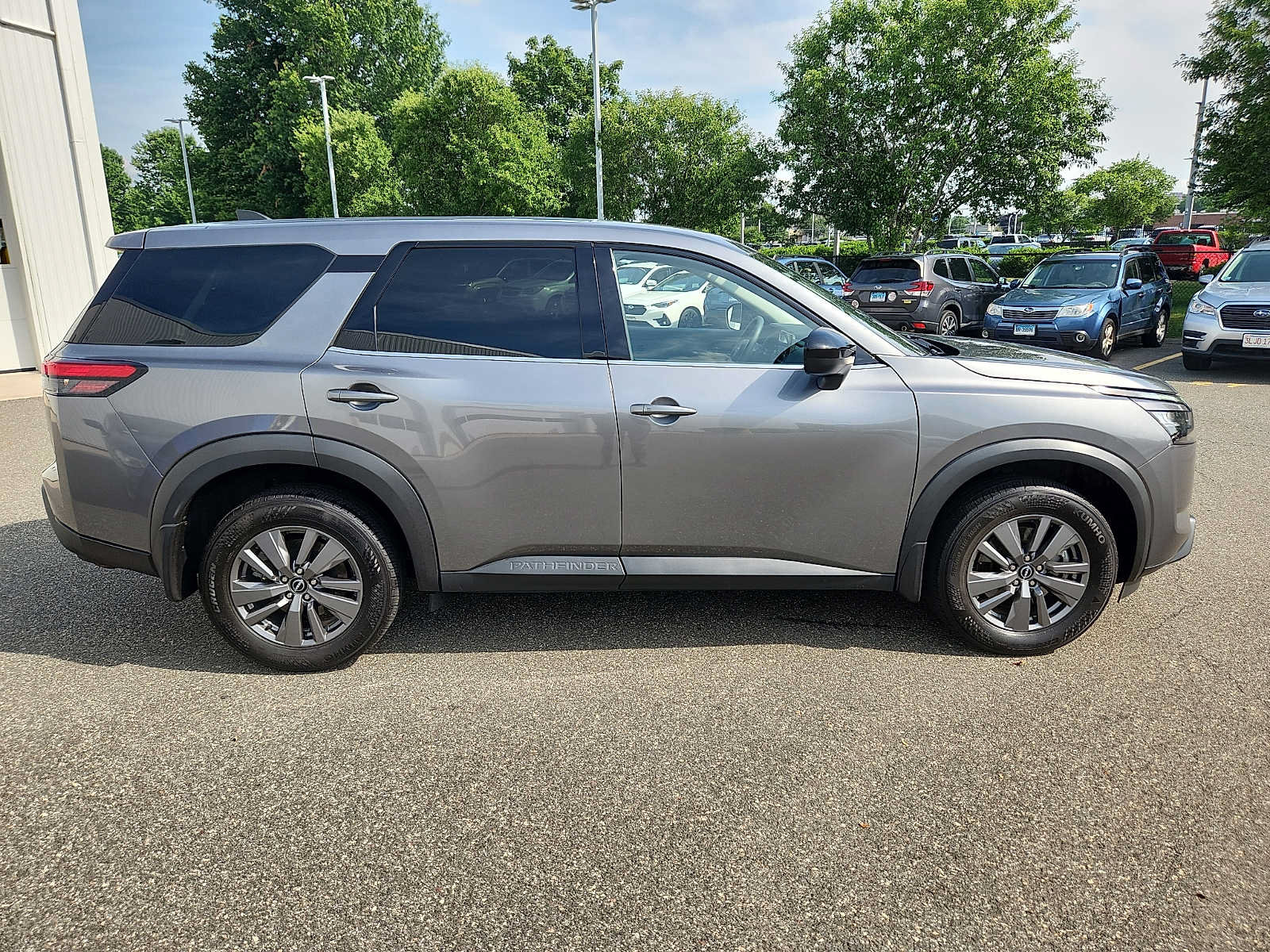Used 2024 Nissan Pathfinder S AWD/4WD image 7