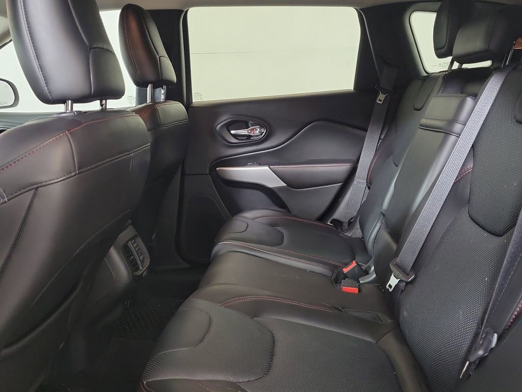 Used 2017 Jeep Cherokee Trailhawk AWD/4WD image 23