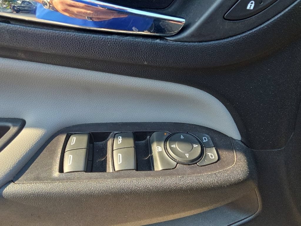 Certified 2020 Chevrolet Equinox LS FWD image 11