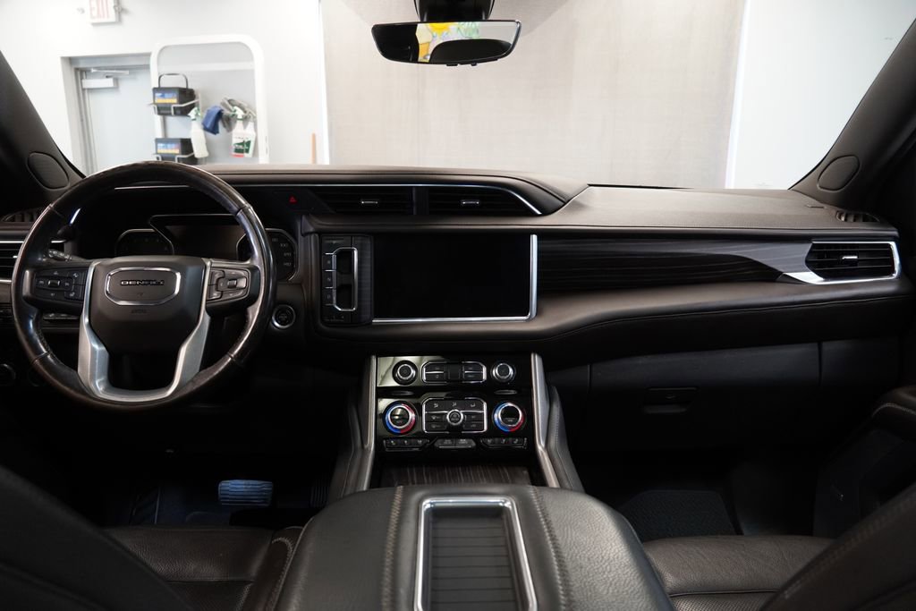 Used 2021 GMC Yukon XL Denali w/ Denali Premium Package image 10