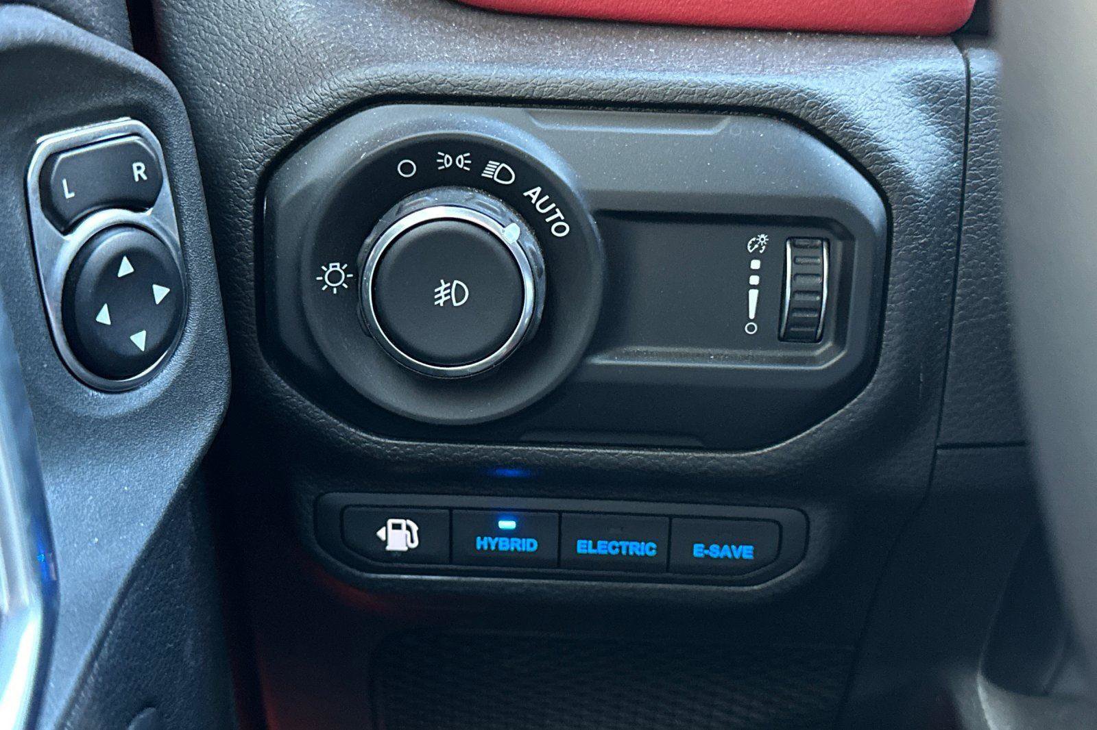 Used 2023 Jeep Wrangler Unlimited Rubicon 4xe image 31