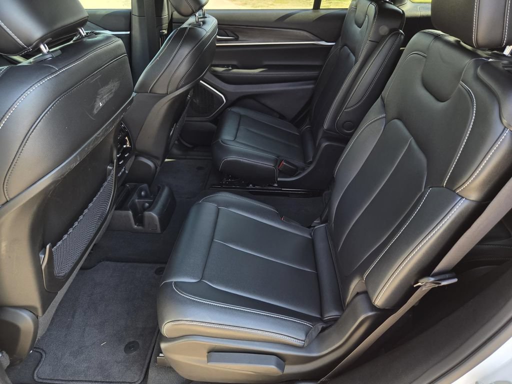 Used 2024 Jeep Grand Cherokee L Limited w/ Black Appearance Package RWD image 33