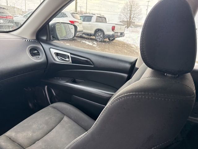 Used 2020 Nissan Pathfinder S AWD/4WD image 16
