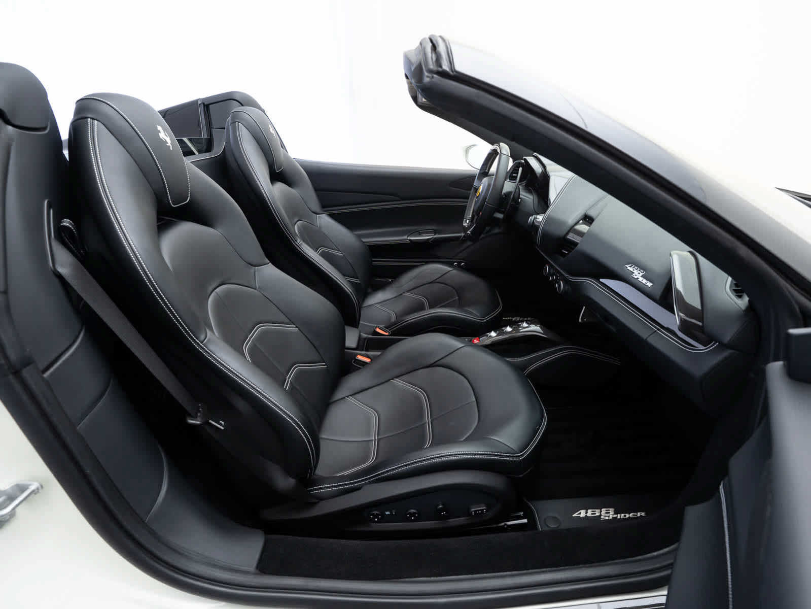 Used 2018 Ferrari 488 Spider RWD image 10