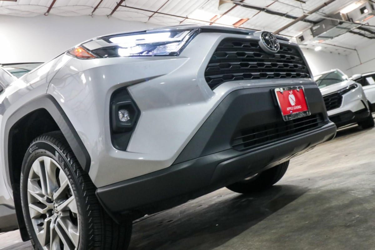 Used 2025 Toyota RAV4 XLE Premium FWD image 30
