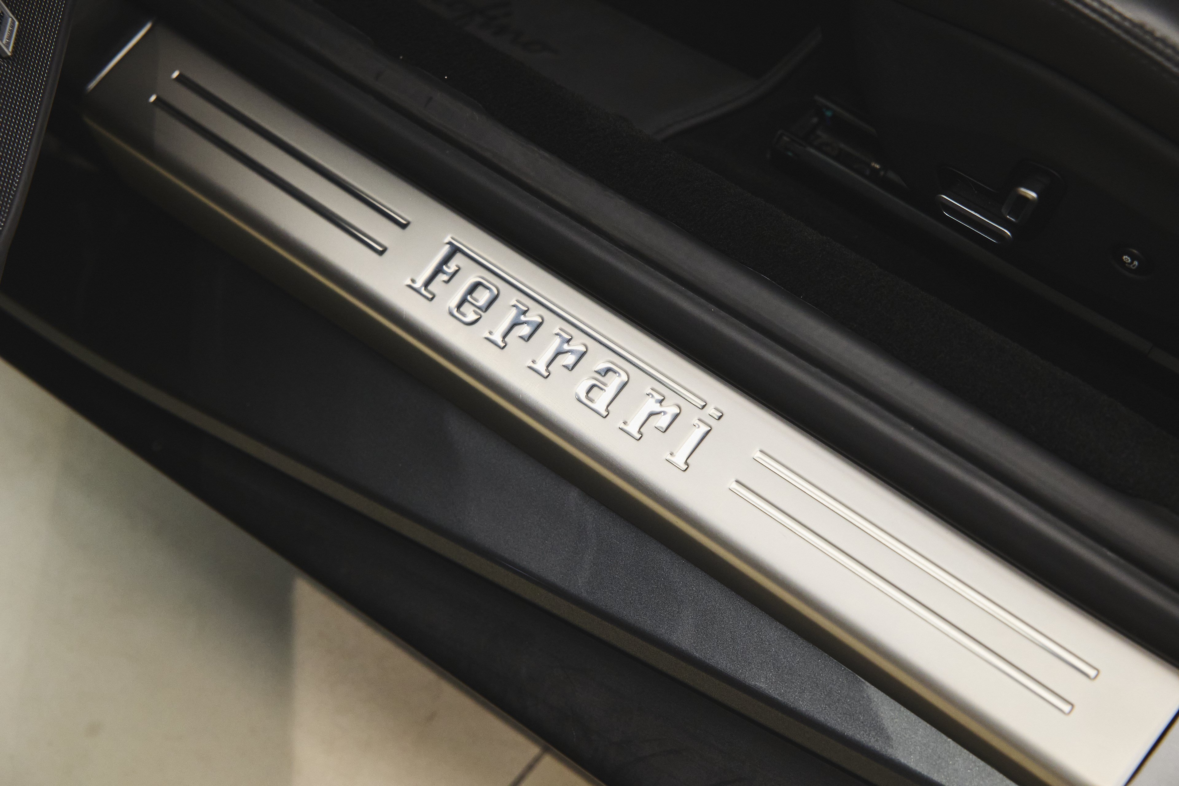 Used 2019 Ferrari Portofino RWD image 27