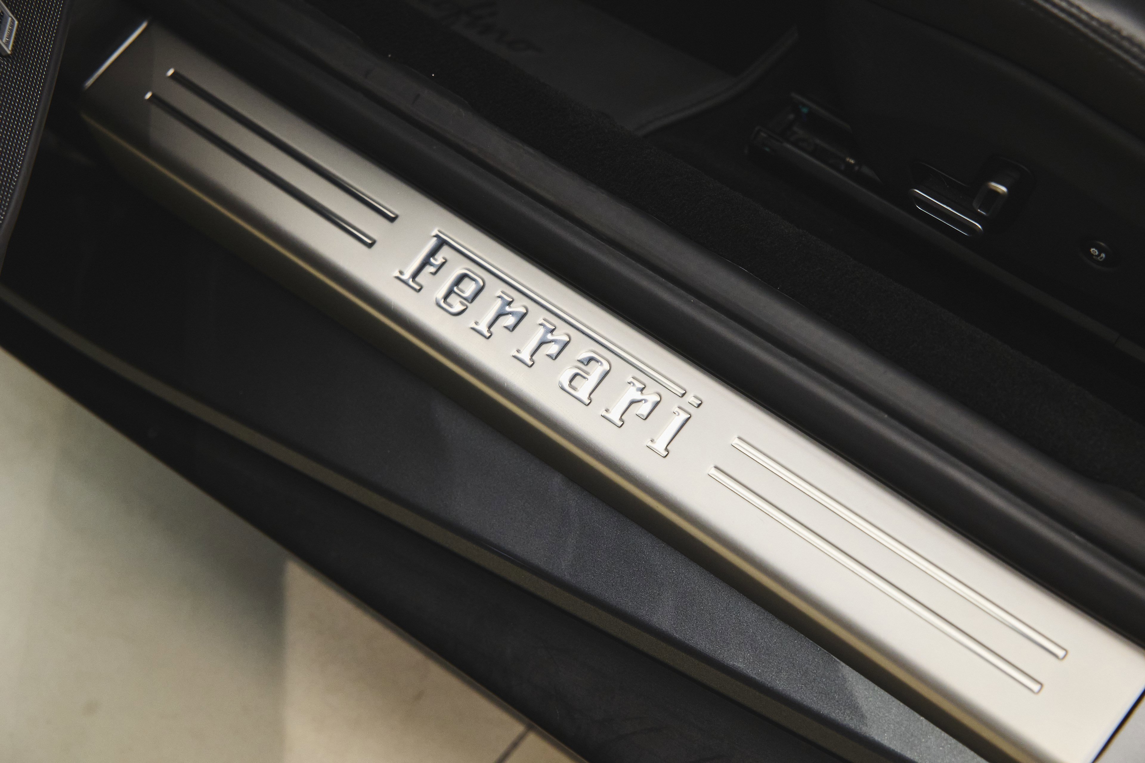 Used 2019 Ferrari Portofino RWD image 27