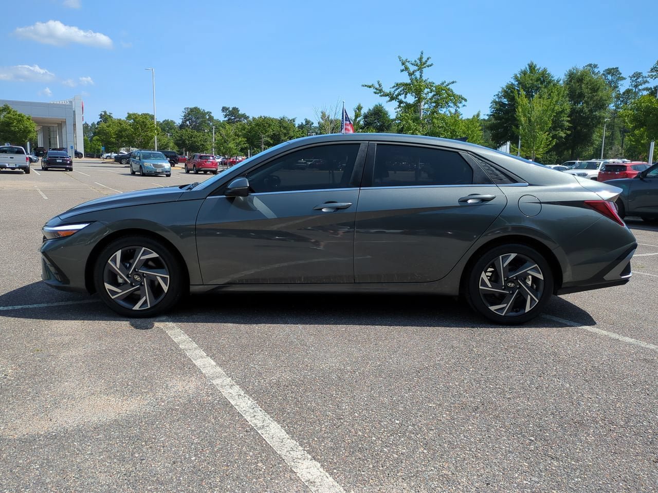 Used 2025 Hyundai Elantra Limited FWD image 7