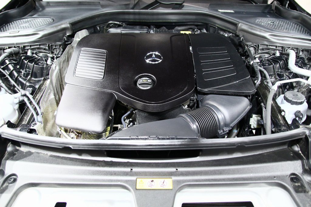 Used 2025 Mercedes-Benz GLC 300 4MATIC image 29