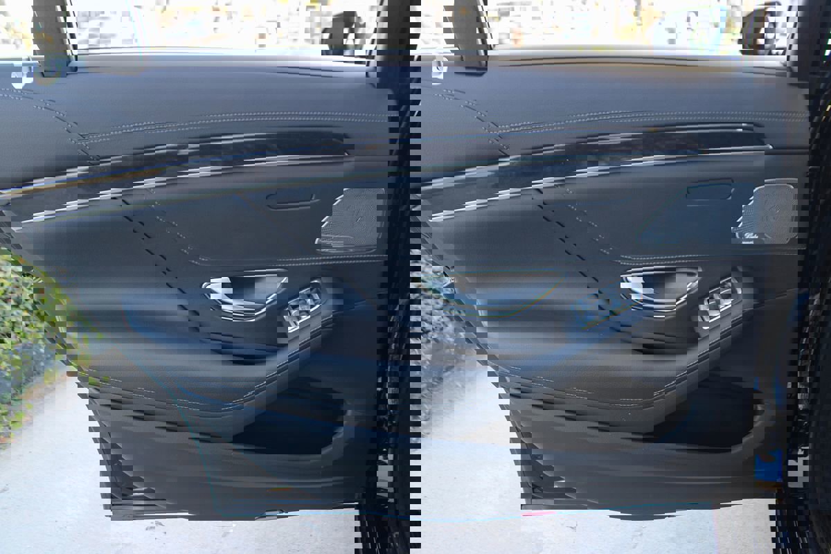 Used 2020 Mercedes-Benz S 450 4MATIC Sedan w/ Premium Package image 41