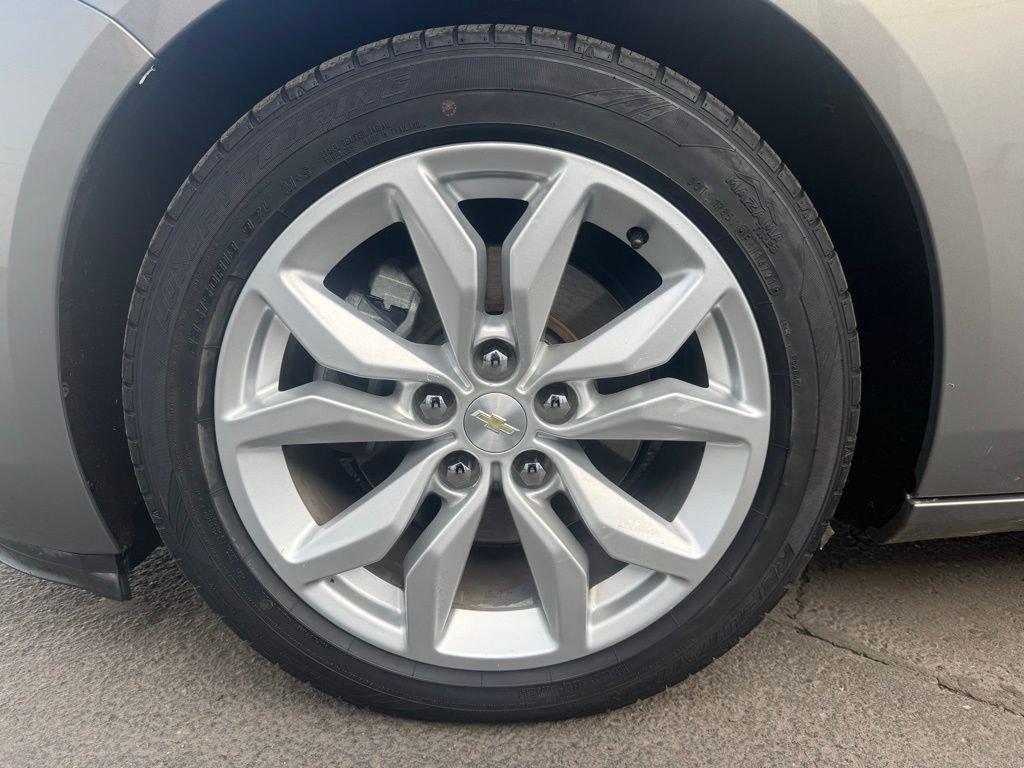 Used 2017 Chevrolet Impala LT FWD image 23