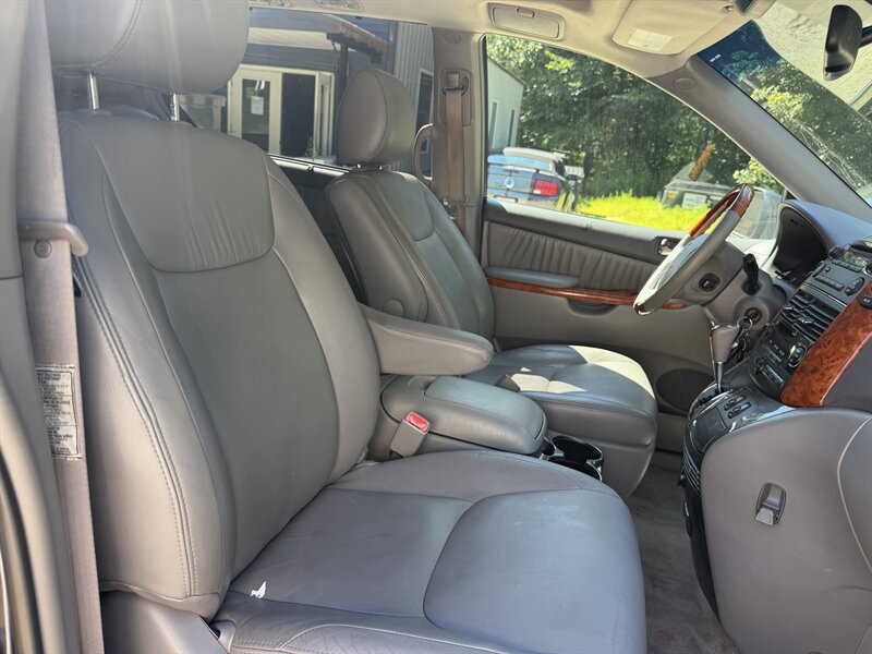 Used 2009 Toyota Sienna AWD image 24